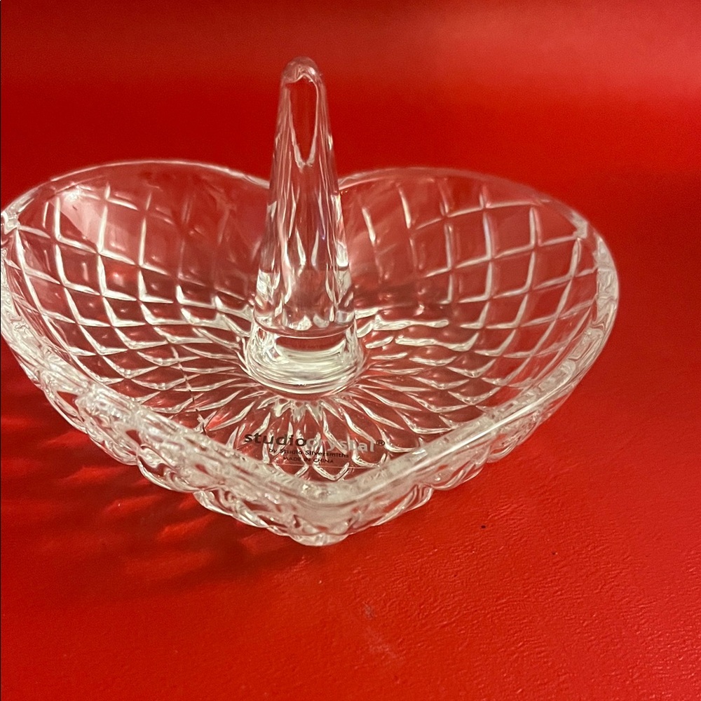 CLEAR CRYSTAL HEART SHAPE JEWELRY RING HOLDER 4.5”
